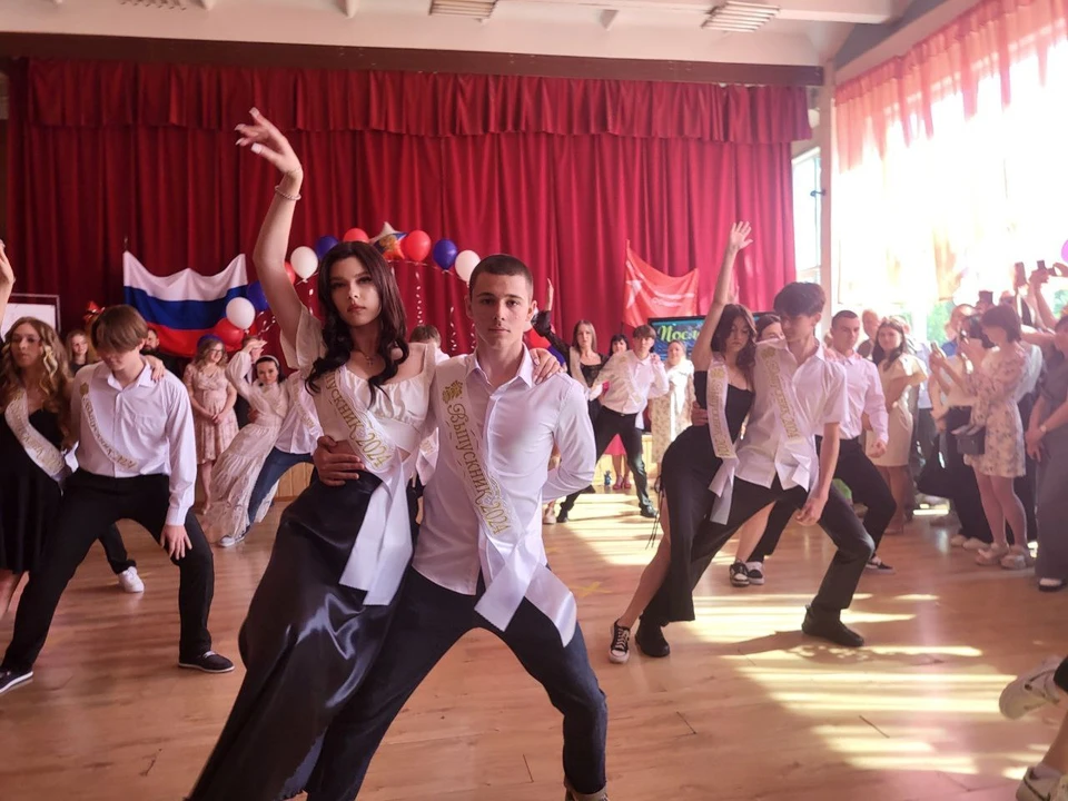 В запорожских проходят последние звонки