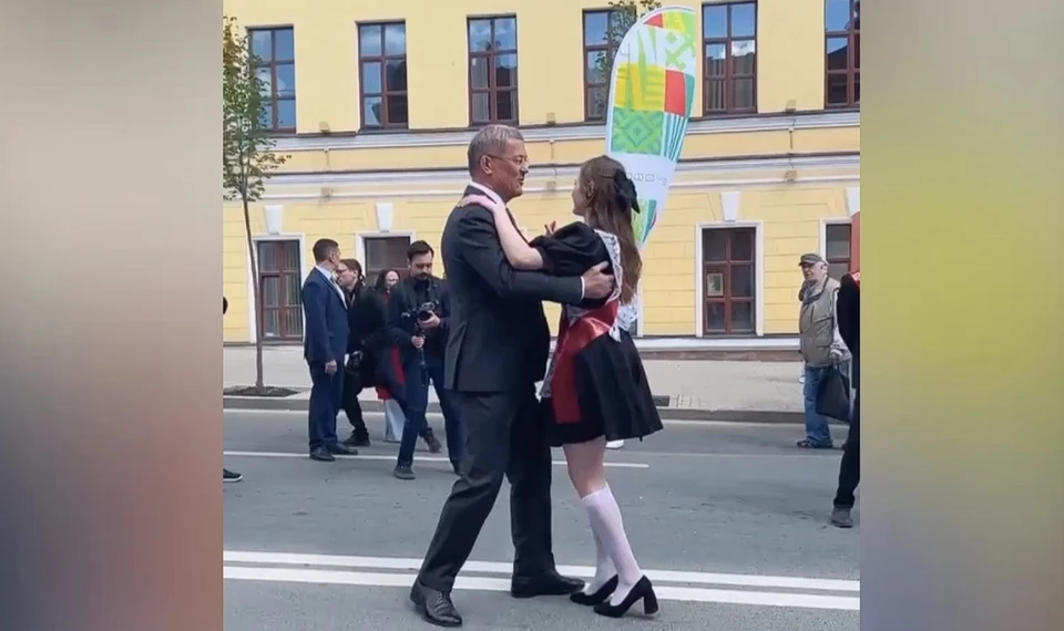 Сегодня в Уфе празднуется Последний звонок.