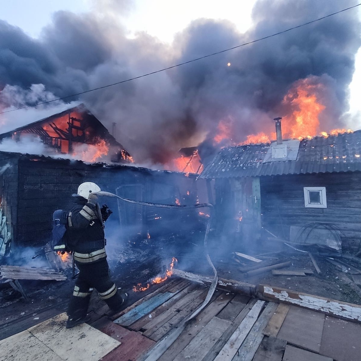 Во Владимире 15-летняя девочка спасла из горящего дома своих братьев и  сестер - KP.RU