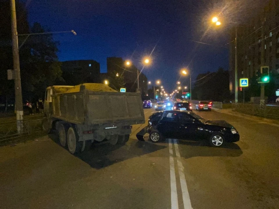 В Обнинске пьяный водитель песковоза протаранил «Ладу», пострадали двое