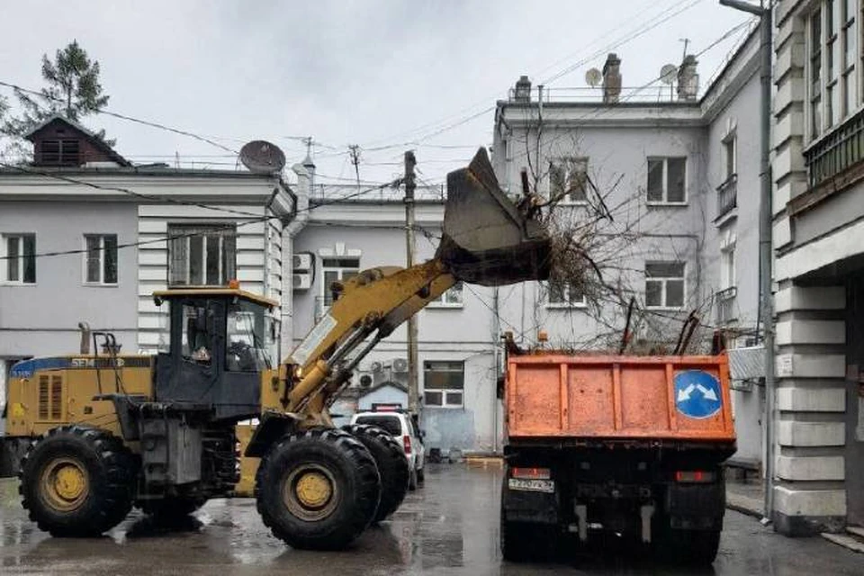 В Иркутске устраняют последствия непогоды 29 мая