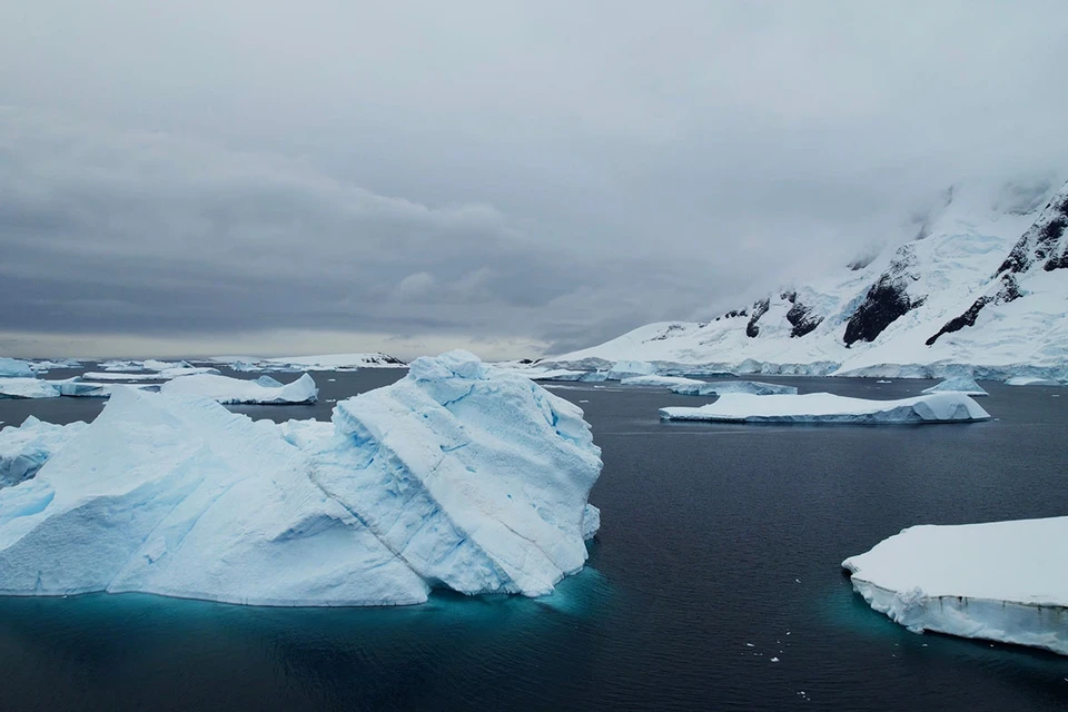 Известно, что в Арктике теплеет быстрее, чем в среднем на планете: так, по данным исследования, на Северном полюсе средние температуры уже поднялись на 4 градуса, против 1 градуса на Земле в целом.