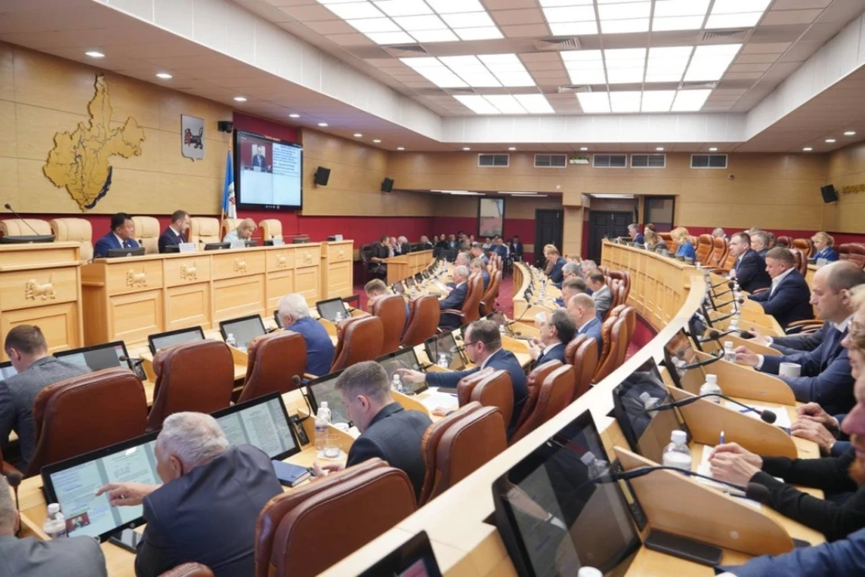 При подготовке документа были учтены предложения, которые поступили от губернатора Игоря Кобзева и представителей всех депутатских фракций политических партий в областном парламенте.