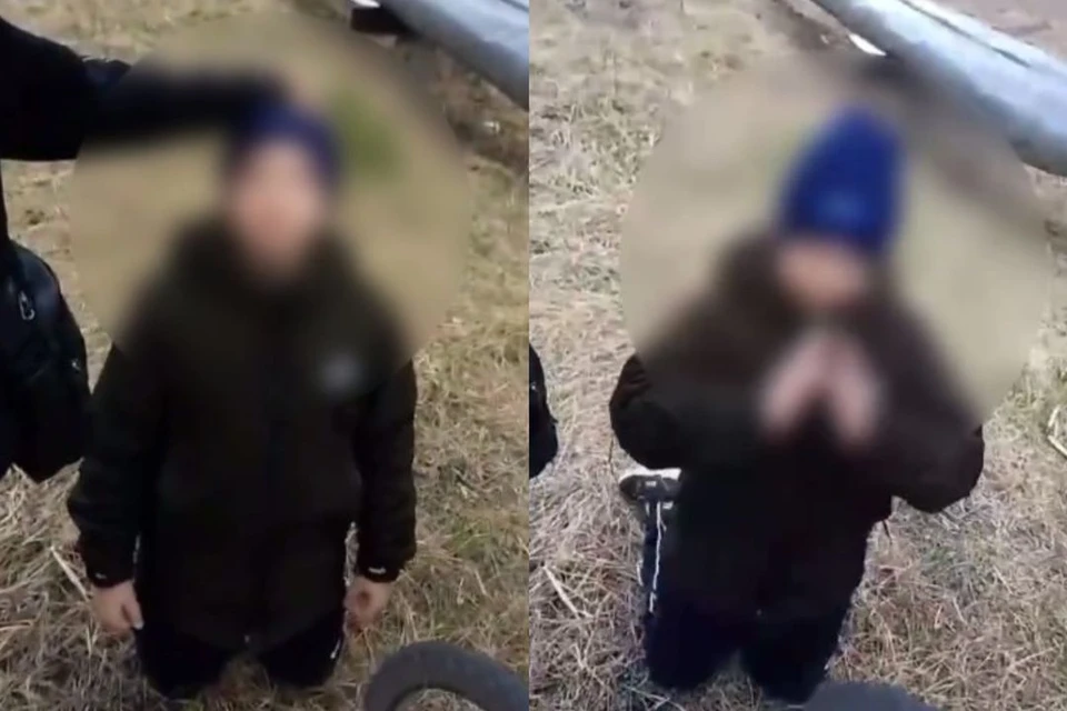 Мальчика поставили на колени и требовали извинений. Фото: стоп-кадр с видео, снятого подростками