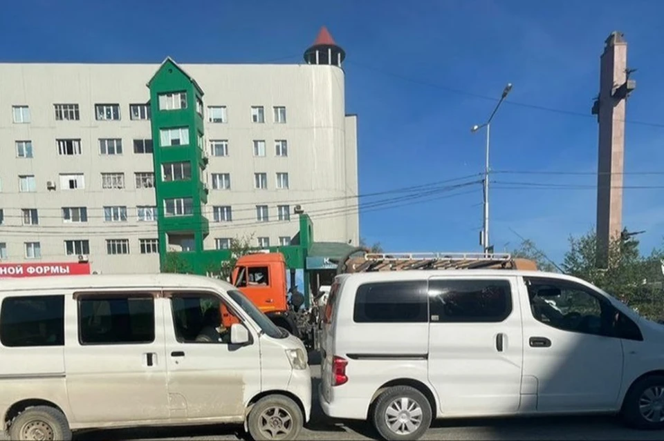 В Якутске водитель потерял сознание за рулем и попал в ДТП Фото: Столичная Госавтоинспекция
