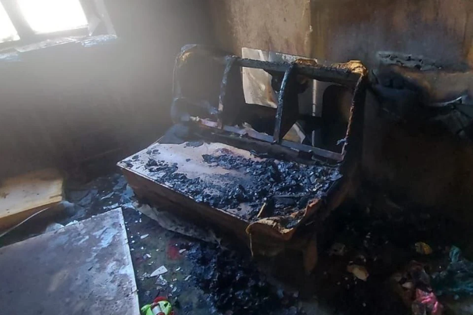 В поселке Майский Советско-Гаванского района в одной из квартир 30 мая произошел пожар