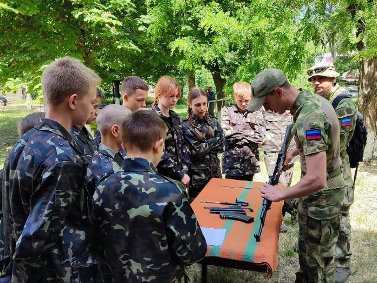 Все, что надо юному бойцу»: В ЛНР возродили военно-патриотическую игру  «Зарница» - KP.RU