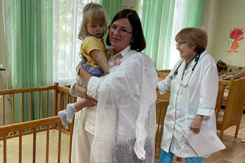 Алла Бархатнова рассказал о поддержке семей Фото: минсоц ХО