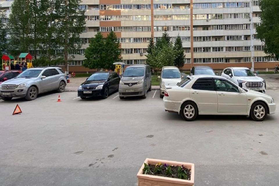 В Новосибирске «Хонда» сбила 10-летнего мальчика на самокате во дворе. Фото: ГИБДД по Новосибирску.
