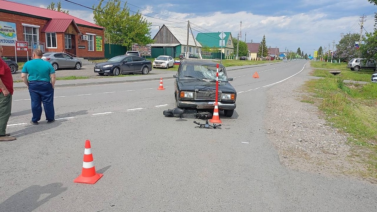 В Тюменской области «Лада» на полном ходу сбила двух электросамокатчиков- подростков - KP.RU