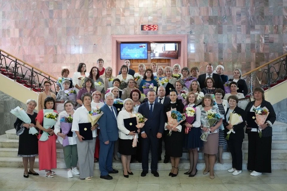 Игорь Кобзев поздравил сотрудников социального обслуживания Иркутской области