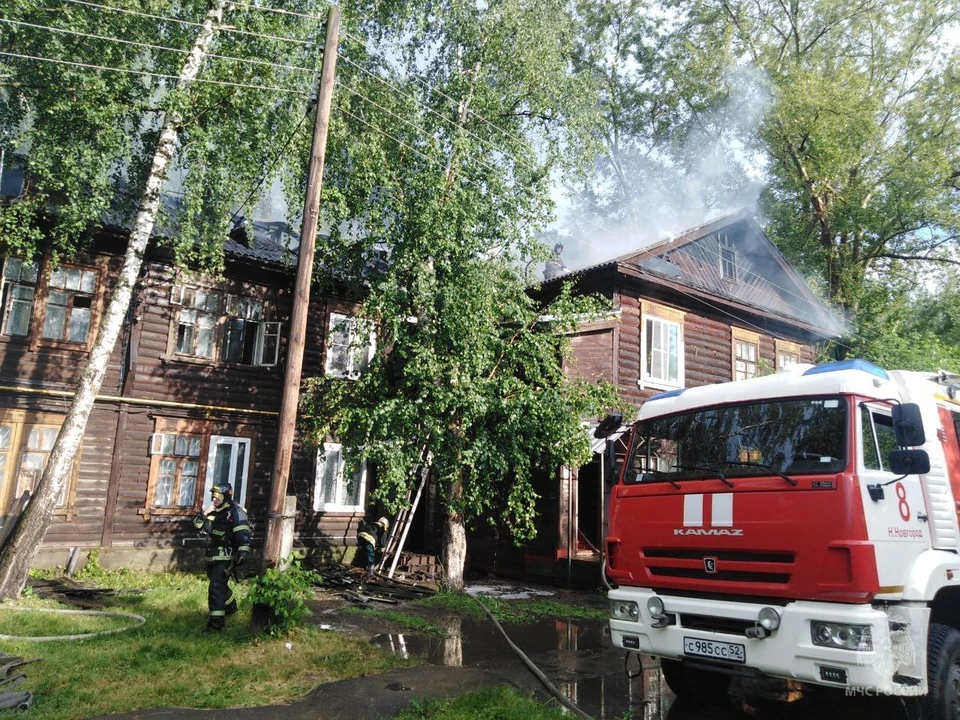 Деревянный жилой дом загорелся на улице Усиевича в Нижнем Новгороде