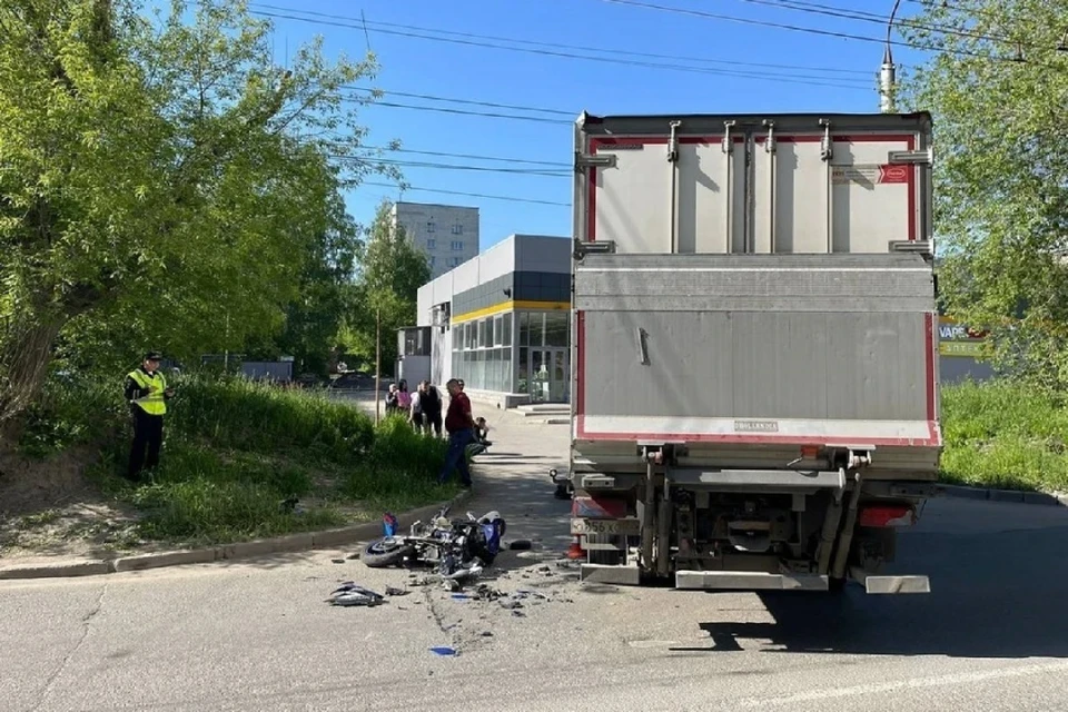 В Новосибирске скончался мотоциклист, влетевший в грузовую машину. Фото: предоставлено Госавтоинспекцией Новосибирской области