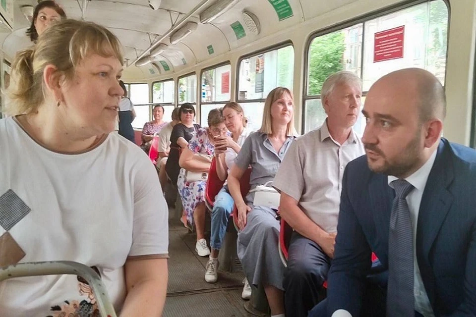 Вячеслав Федорищев проехал в общественном транспорте и пообщался с пассажирами / Фото: t.me/Fedorischev63