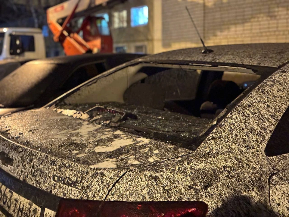 Дрон-камикадзе атаковал выезжавшую из села Новопетровки Валуйского городского округа машину, в которой находилась семья из трех человек.