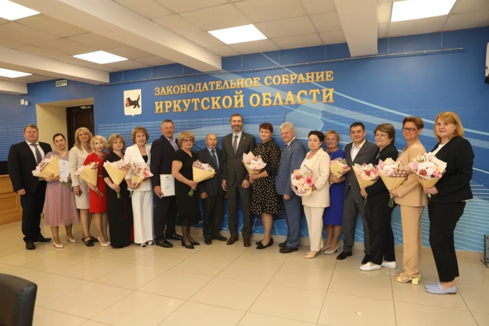 В преддверии профессионального праздника в Законодательном Собрании Иркутской области прошло награждение почетными грамотами и благодарностями.