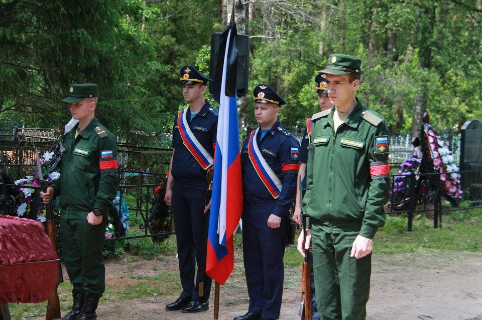Похоронили младшего сержанта с воинскими почестями. Фото: VK/администрация Нелидовского городского округа