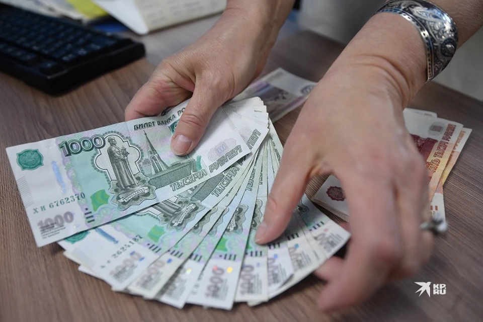 Средняя заработная плата в сфере финансовой и страховой деятельности составляет 141,3 тысячи рублей