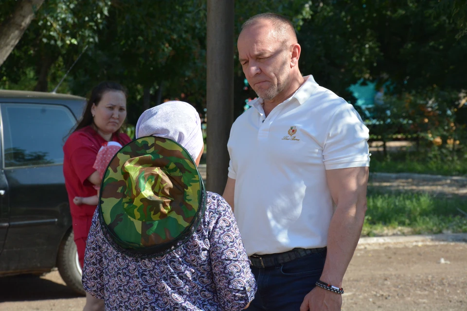 Народные избранники выслушали обращения жителей, по которым дали подробные разъяснения