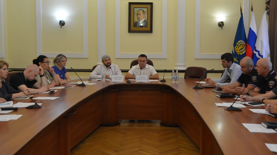 В местах проведения богослужений будут дежурить представители администраций районов, сотрудники полиции и МЧС