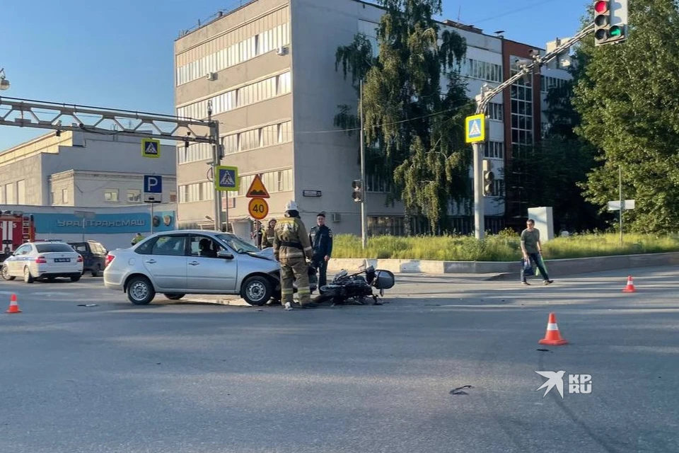 В Екатеринбурге вечером 13 июня произошла авария. Фото: Читатель «КП-Екатеринбург»