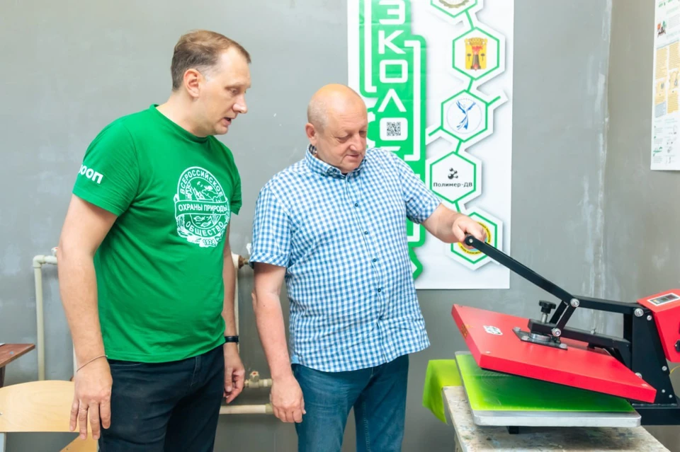 Процесс переработки пластика начинается с сбора пластиковых крышечек. ФОТО: правительство ЛНР