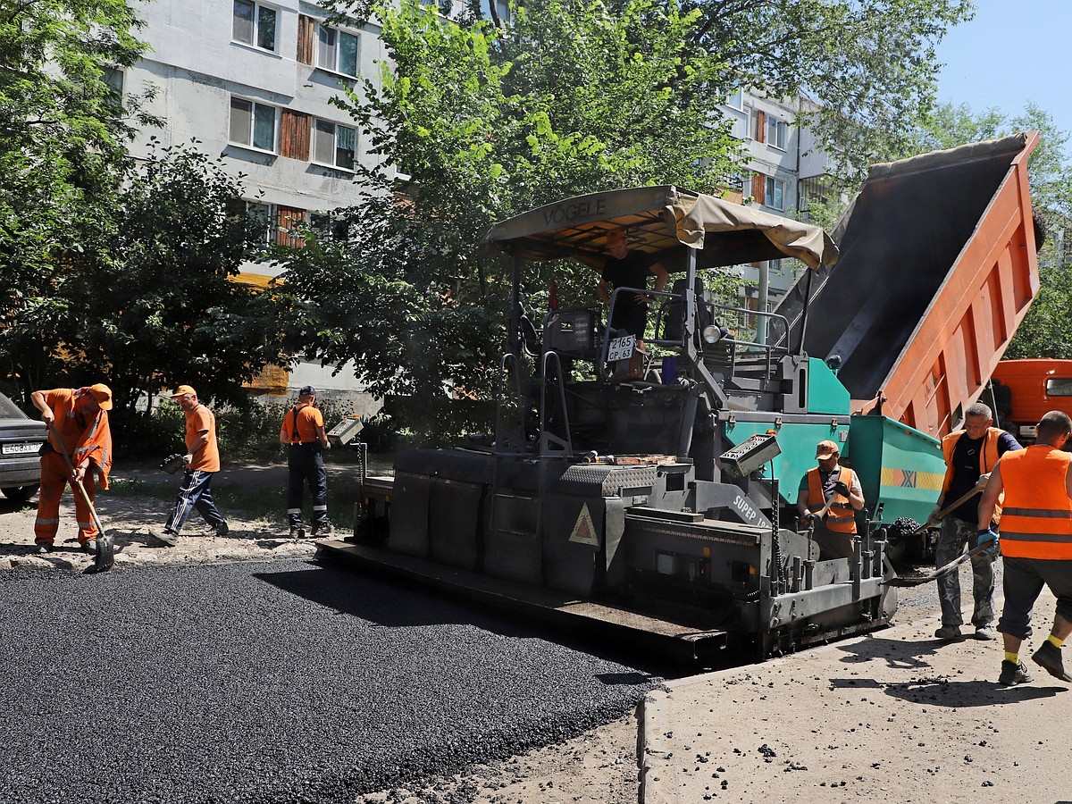 Разрушенное покрытие дороги на улице Липяговской ремонтируют в Самаре -  KP.RU