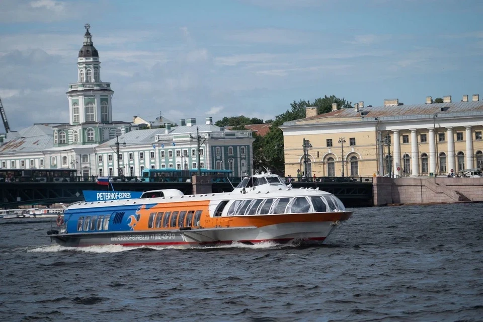 Жителей Кронштадта призвали пересесть на «Метеоры» из-за ремонта дороги.