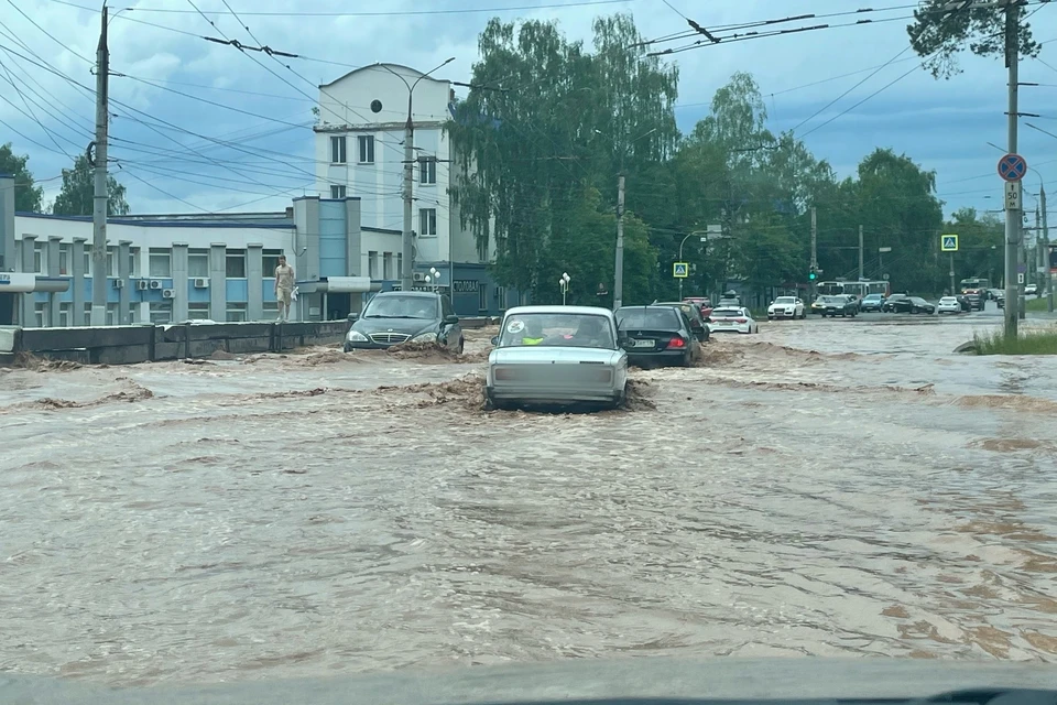 Дождь прошел не во всех районах Ижевска. Фото: Артем Базаров