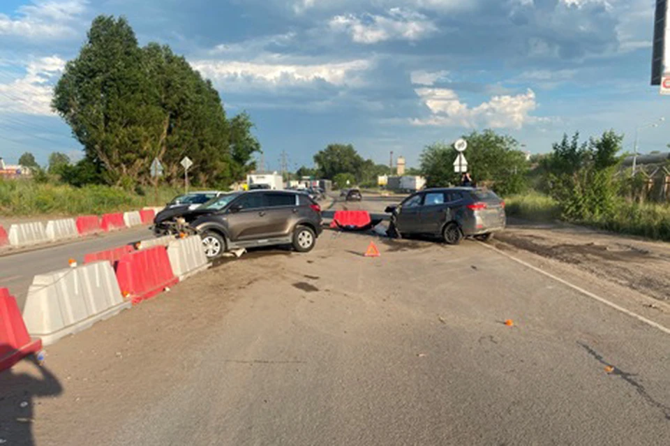 Водитель китайского кроссовера был доставлен в больницу с места аварии