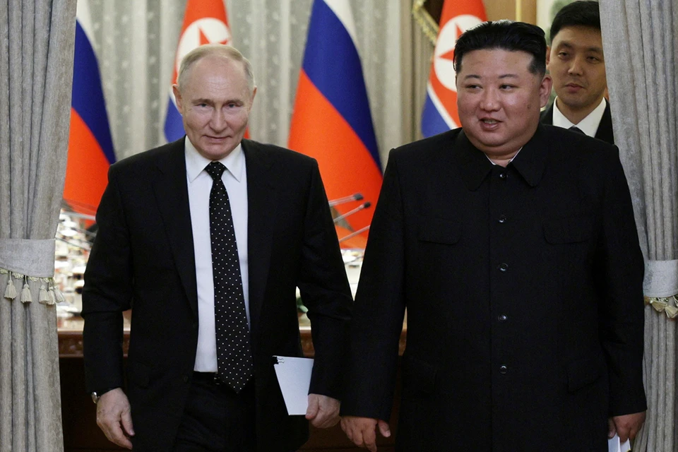 Визит Владимира Путина в Северную Корею - второй с двухтысячного года, когда лидером страны еще был Ким Чен Ир, стал одной из главных тем в зарубежных СМИ.