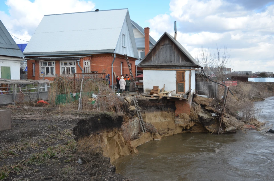 В Новосибирске снова подтапливает дачи — поднимется ли вода выше?