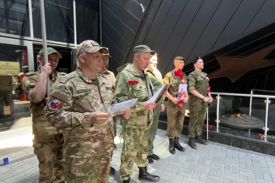 Бойцы группировки войск «Восток» приняли участие в памятных мероприятиях в ДНР. Фото: Минобороны России