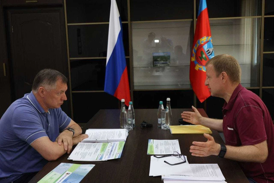Глава Алтайского края Виктор Томенко и заместитель председателя правительства РФ Марат Хуснуллин обсудили ключевые проекты развития региона. Фото: Евгений Налимов