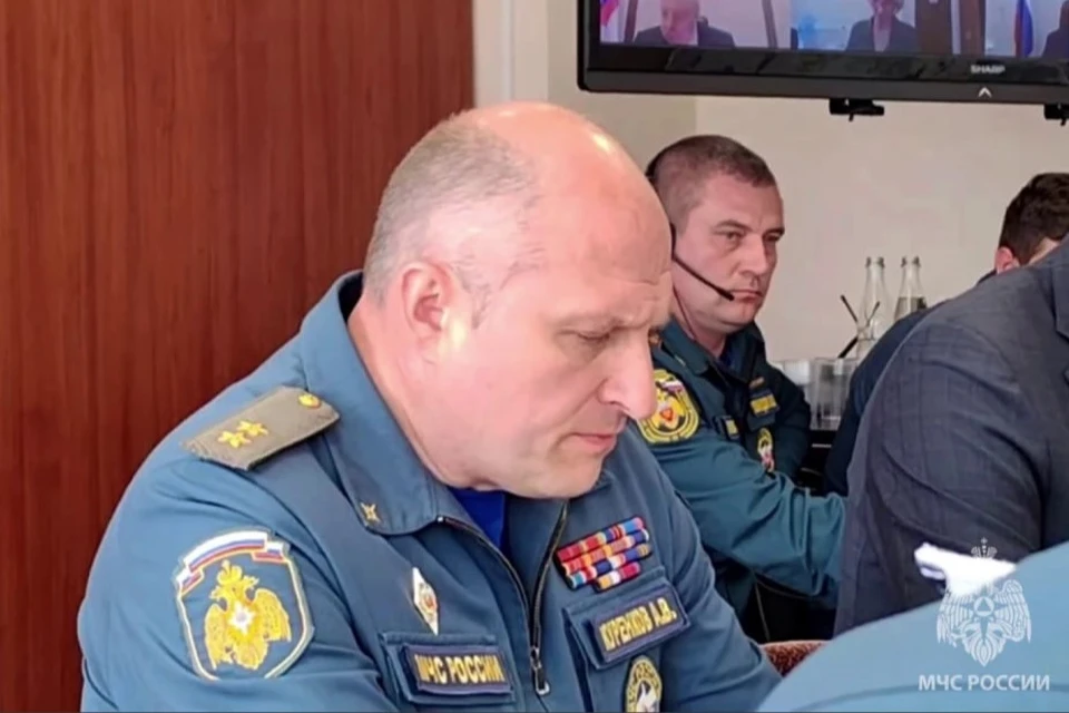 Также глава МЧС России посетил пункт длительного проживания в Орске.