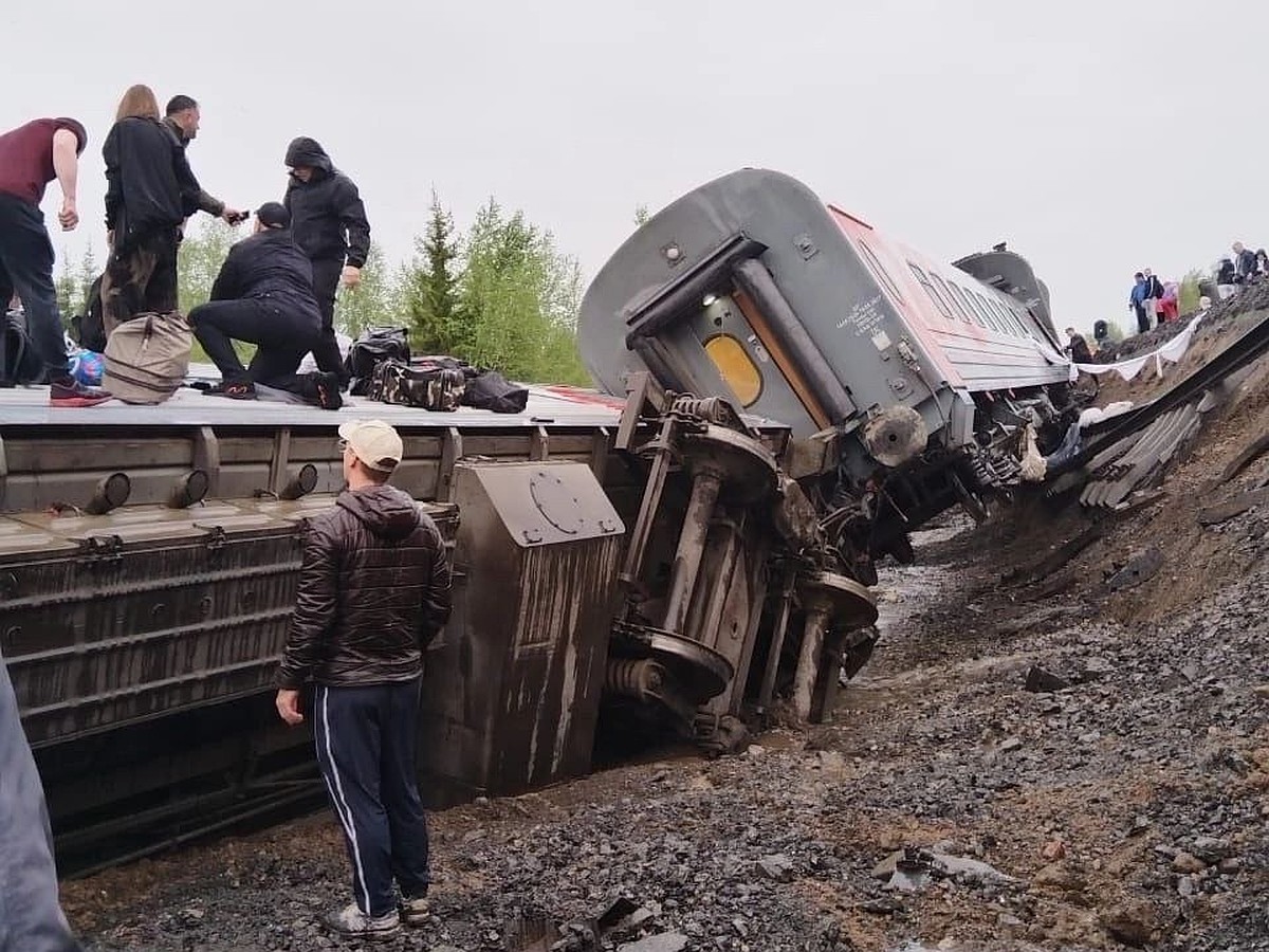 Уйба: Пострадавшие при сходе поезда Воркута – Новороссийск находятся в  тяжёлом состоянии - KP.RU