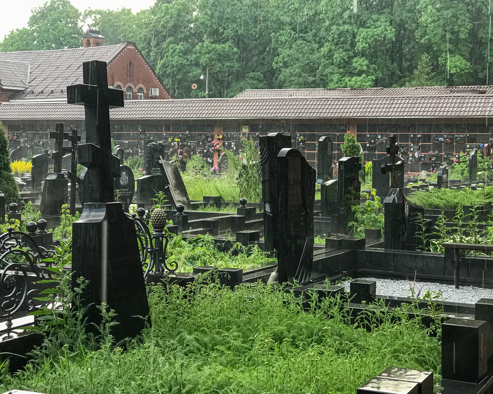 Будут восстанавливать захоронения, которые расположены на муниципальных кладбищах