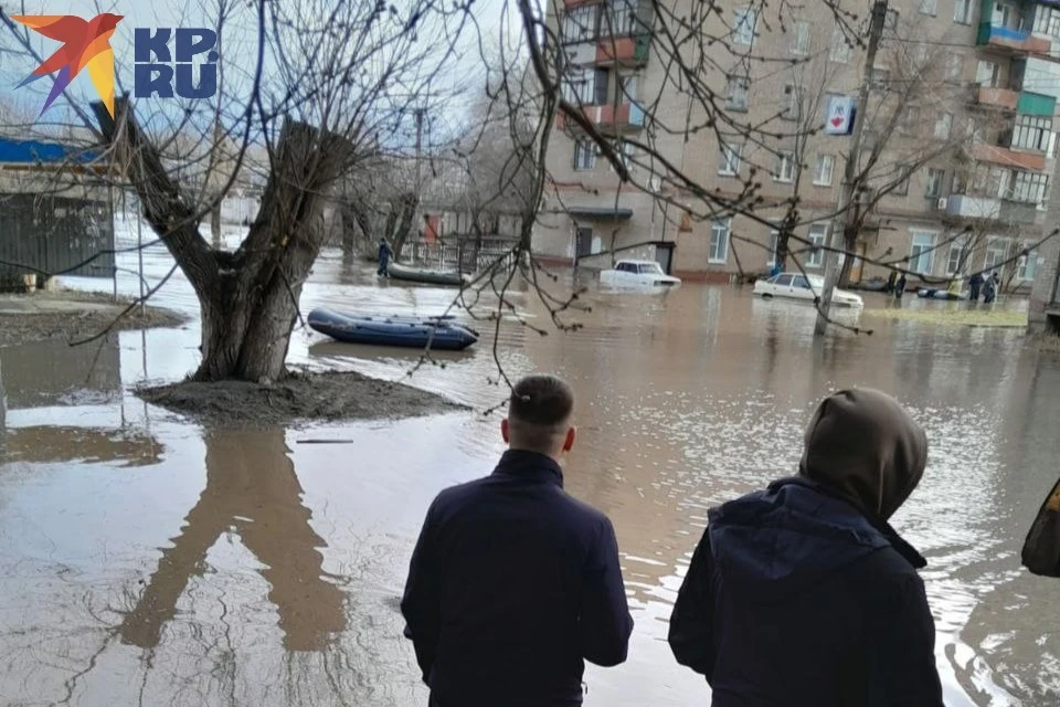 Больше всего проблем в Орске. Люди вынуждены стучаться во все инстанции, чтобы подать заявления.