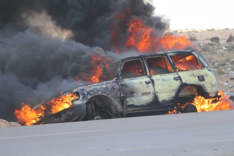 На Украине неизвестные сожгли несколько автомобилей ВСУ. Фото носит иллюстративный характер.