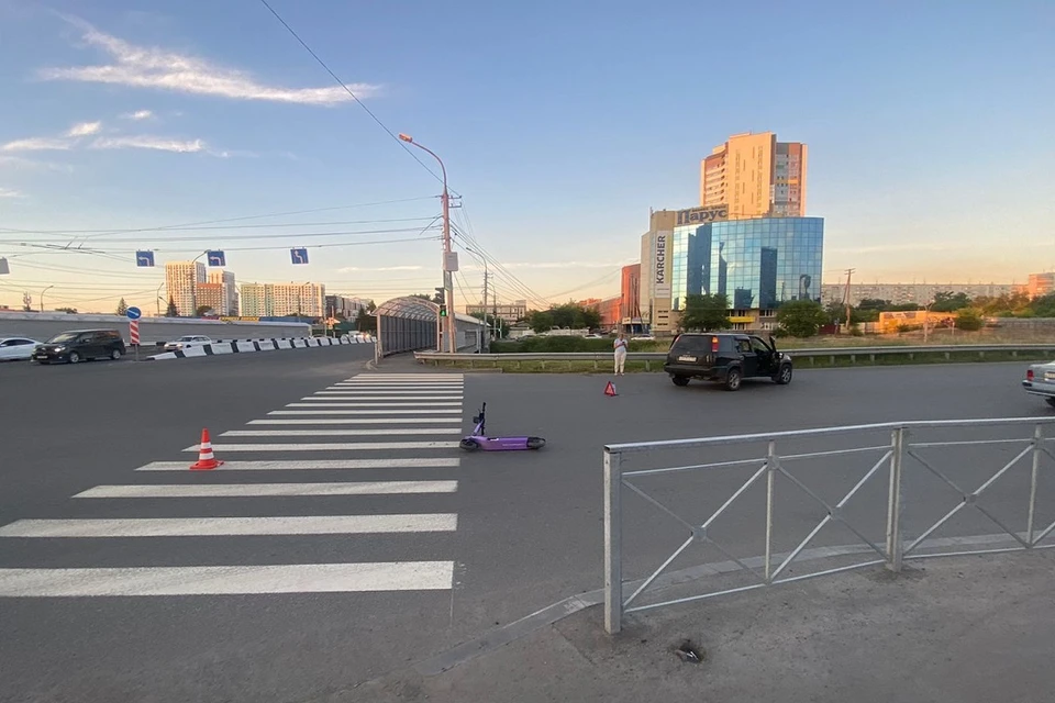 В Центральном районе Новосибирска иномарка сбила школьника на самокате. Фото: Госавтоинспекция НСО.