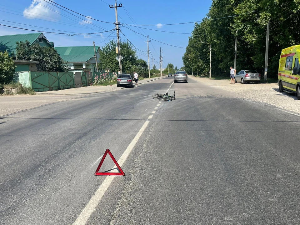 В Липецке водитель ВАЗа сбил 12-летнего велосипедиста и протаранил столб