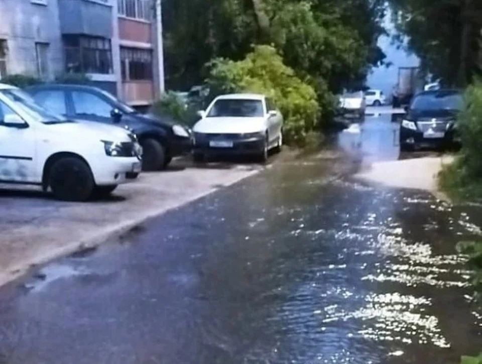 На Малинниках в Калуге устранили аварию на канализационном коллекторе