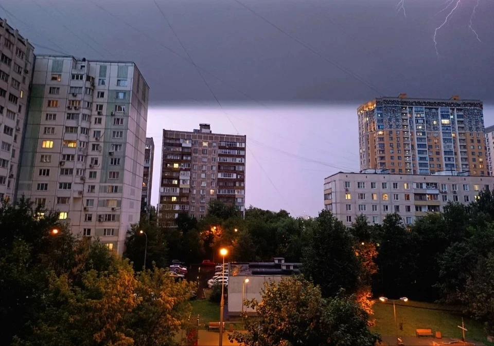 Мощный ливень с грозой и шквалистым ветром, как 3 июля в Москве, предрекло рязанцам МЧС.