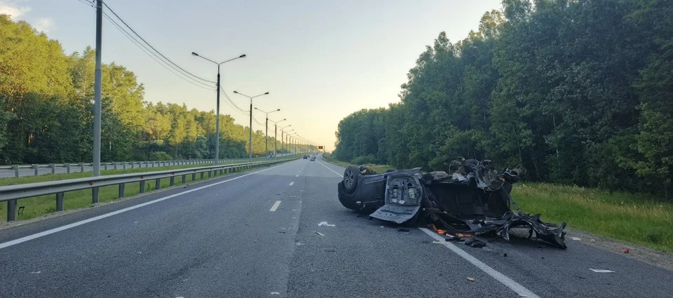 В Заокском район автомобиль SsangYong Stavic врезался в рамка фотовидеофиксации и перевернулся