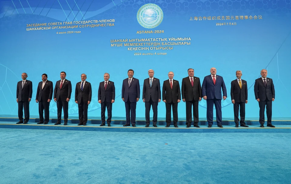 Лидеры стран ШОС утвердили и подписали Астанинскую декларацию объединения
