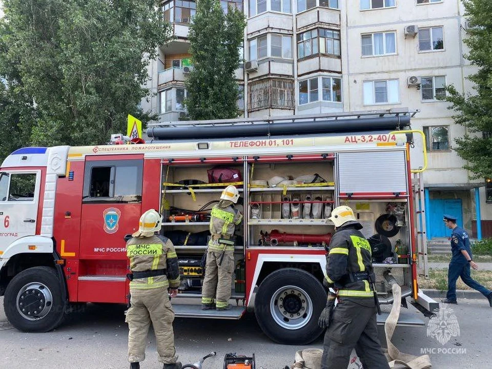 В соседнем с насосной станцией доме частично выбило стекла.