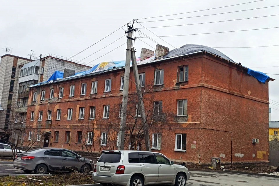 Из-за долгого ремонта кровли дождь неоднократно заливал квартиры новосибирцев. Фото: прокуратура НСО.