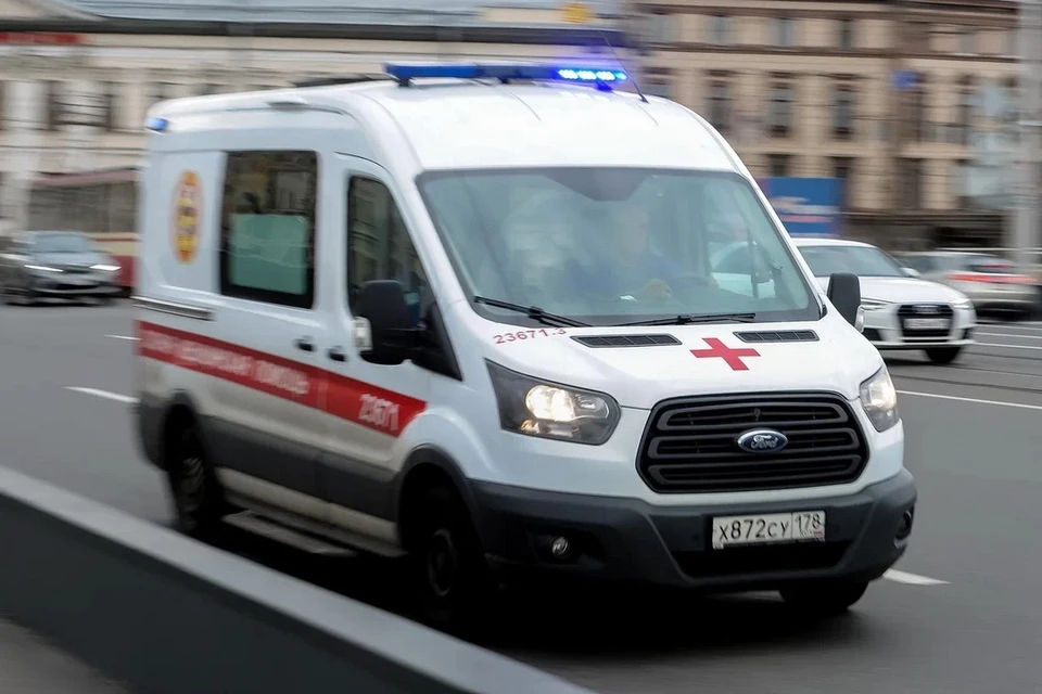 Велосипедиста в тяжелом состоянии увезли в больницу после ДТП в Ленобласти.