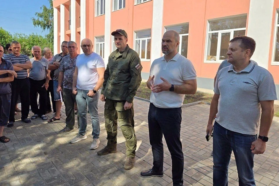 Дмитрий Демешин проверил ход восстановительных работ в Дебальцево