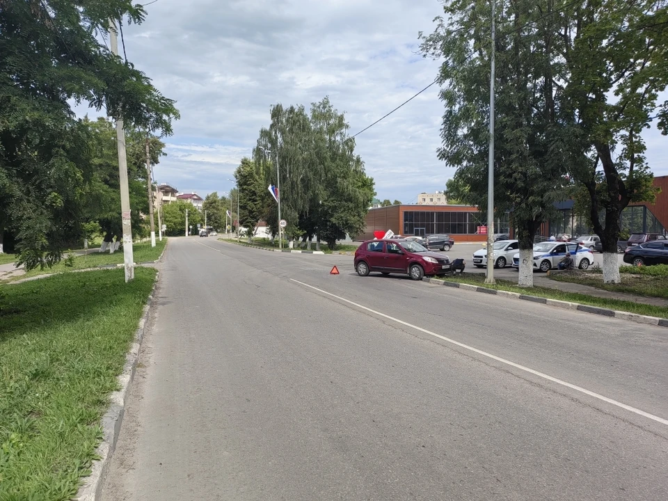 В Донском автомобиль Renault сбил 22-летнего мотоциклиста